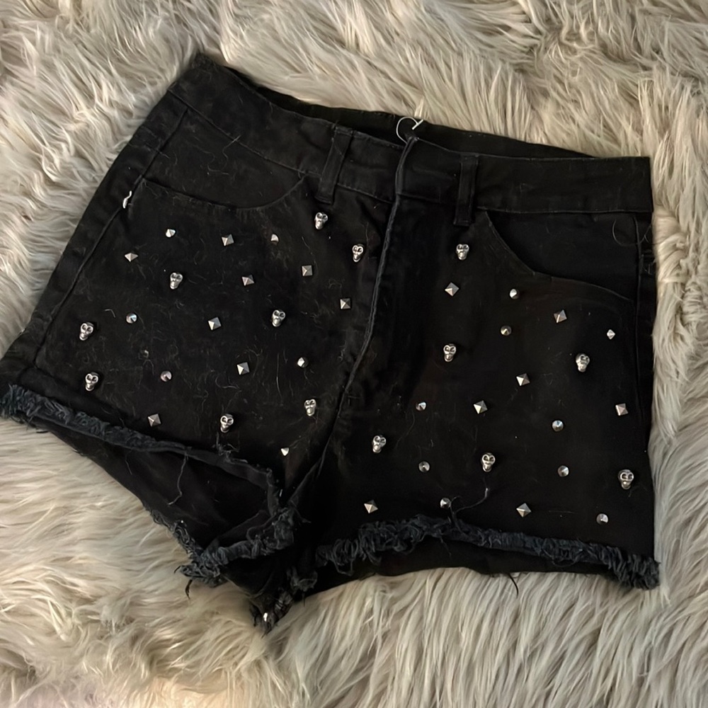 H&M skull high waisted black shorts